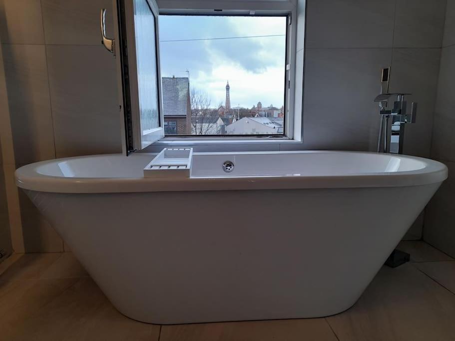 Fabulous Terrace Cottage Blackpool Extérieur photo